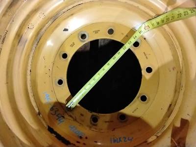 Caterpillar 420E Tire & Rim