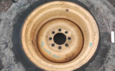 Good Used ReAr Wheels From A 426 cAt bAckhoe, Will Fit Models 416, 416B, 426,