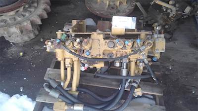 Caterpillar 330 Valve
