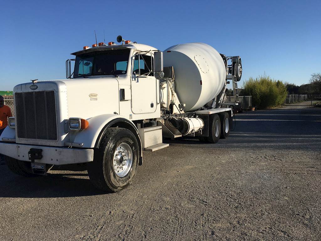 1998 Peterbilt 359 Mixer / Ready Mix / Concrete Truck McNeilus 10.5