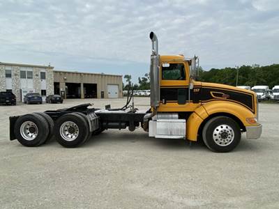 2010 Peterbilt Day Cab Truck