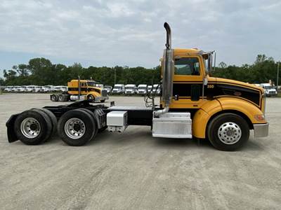 2013 Peterbilt Day Cab Truck