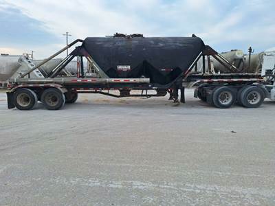 1985 Fruehauf Dry Bulk / Pneumatic Tank Trailer