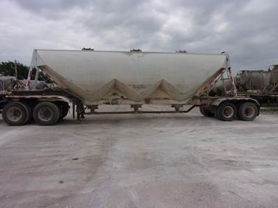 1981 Fruehauf Dry Bulk / Pneumatic Tank Trailer