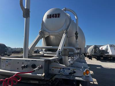 2012 Heil 1,040 CF // AIR RIDE // ALUMINUM WHEELS ! Dry Bulk / Pneumatic Tank Trailer