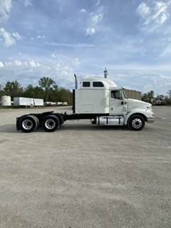 2007 International Sleeper Semi Truck