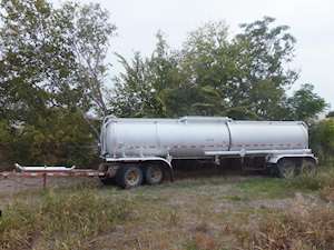 1991 Beall 6800 Gallon Single Compartment Aluminium Waste / Sludge Tank Trailer