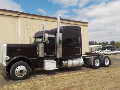 2016 Peterbilt 389 Sleeper Semi Truck
