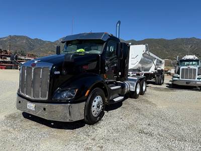 Peterbilt 579 Day Cab Truck