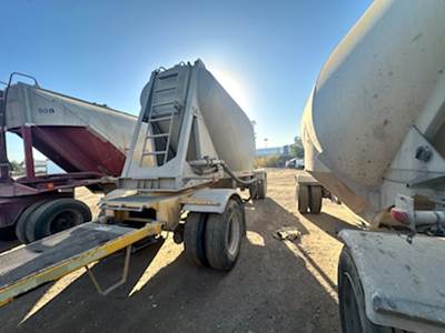 1980 Beall 550 CU FT PNUEMATIC DOUBLES Dry Bulk / Pneumatic Tank Trailer