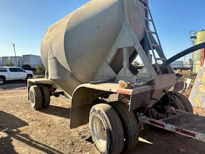 1973 J & L Dry Bulk / Pneumatic Tank Trailer