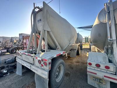 1979 J & L 550 CU FT DOUBLES Dry Bulk / Pneumatic Tank Trailer