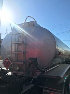 1991 Beall Fuel Tanker Trailer  9500 GALLON