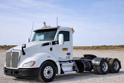 2019 Kenworth T680 Tandem axle 6x4 Day Cab Truck / Automatic Transmission