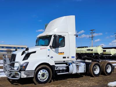 2018 Volvo D13M-500 6 Cylinder 12.8 Liter / 18 Speed Manual Eaton Fuller / Day Cab Truck