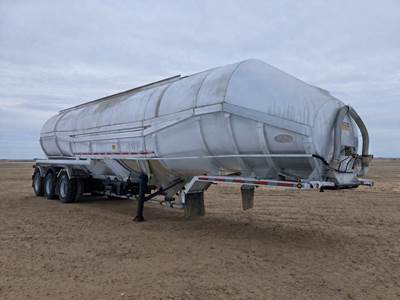 1997 Bedard 1500 Cubic ft / Dry Bulk / Pneumatic Tank Trailer / Air ride