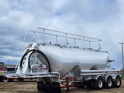 2014 MAC 1,350 Cubic Ft Dry Bulk / Pneumatic Tank Trailer