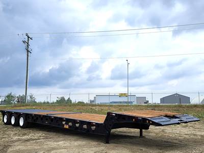 2004 Gerrys 40 Ton Scissorneck Trailer / Folding neck / Tri axle / 50ft Long 10ft Wide