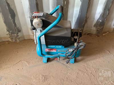 Makita MAC700 Air Compressor