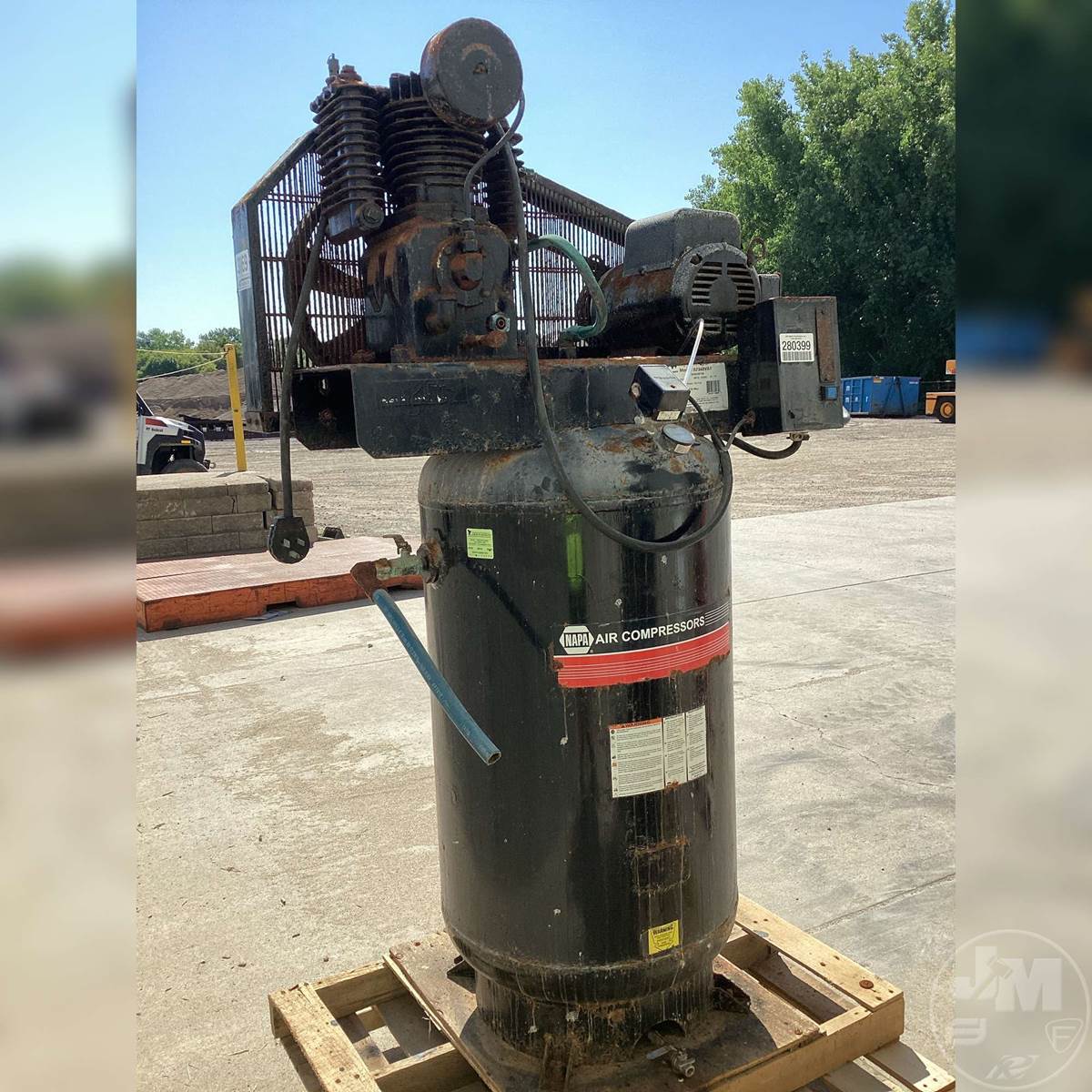 Stationary Air Compressor, Napa Model 82348VAT, 208230 Volt 1 Phase, 5 HP, 80 For Sale