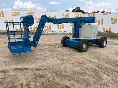 Genie Z34/22 Articulating Boom Lift