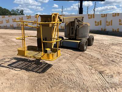 Genie Z34/22 Articulating Boom Lift