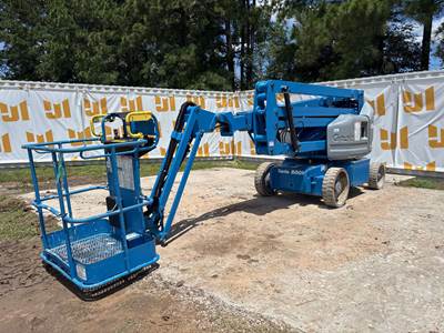 Genie Z-40 Articulating Boom Lift