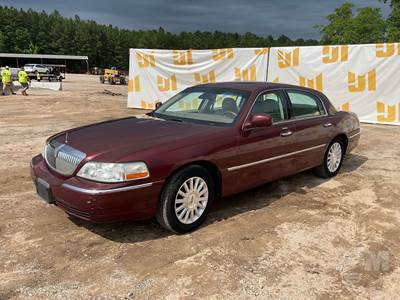 Lincoln Town Car Signature