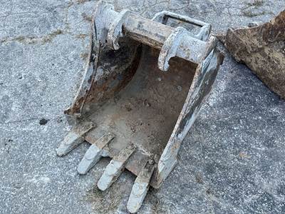 20â€ Bucket W/ Teeth, Â