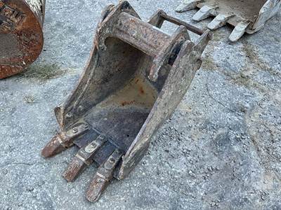 14â€ Bucket W/ Teeth, Â