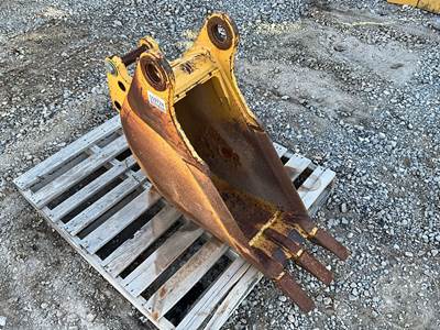 12â€ Bucket With Teeth To Fit Case, 0 Pin Diameter