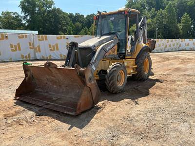 Volvo BL70B Backhoe