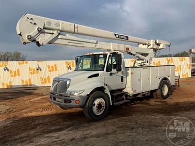 International 4300 Boom / Bucket Truck