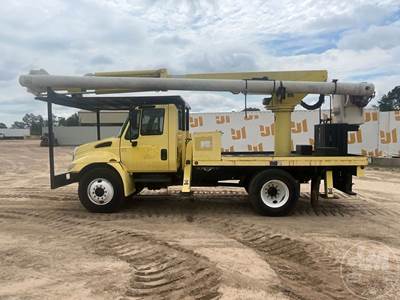 International 4300 Boom / Bucket Truck