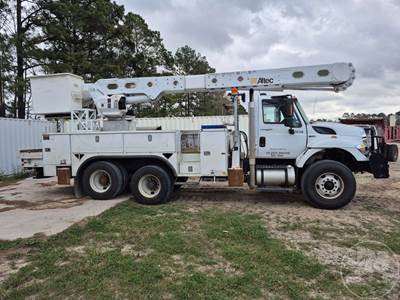 International 7400 Boom / Bucket Truck