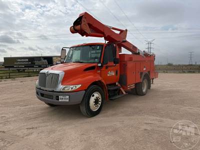 International DuraStar 4300 Boom / Bucket Truck