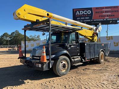 International MA025 Boom / Bucket Truck