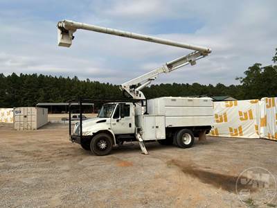 International MA025 Boom / Bucket Truck
