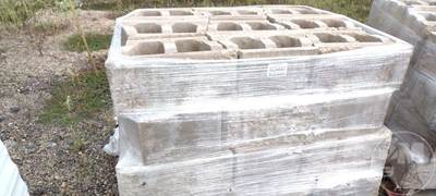 (36) Decorative Concrete Retaining Wall Blocks