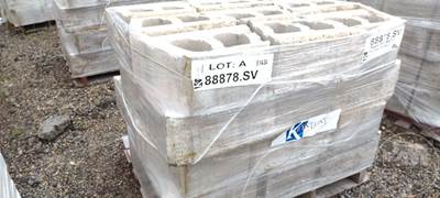 (36) Decorative Concrete Retaining Wall Blocks