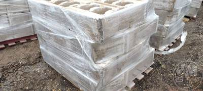 (36) Decorative Concrete Retaining Wall Blocks