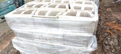 (36) Decorative Concrete Retaining Wall Blocks