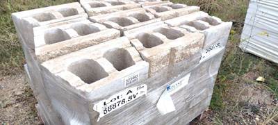 (36) Decorative Concrete Retaining Wall Blocks