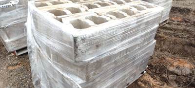(36) Decorative Concrete Retaining Wall Blocks