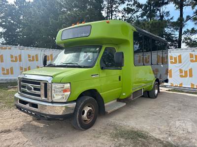 Ford E-450 Bus