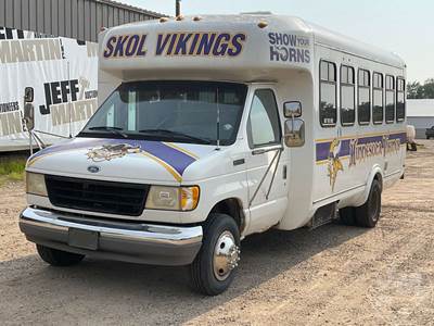 Ford E-450 Bus