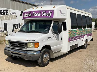 Ford E-450 Bus
