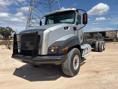 Caterpillar CT660L 6X4 Cab & Chassis Truck