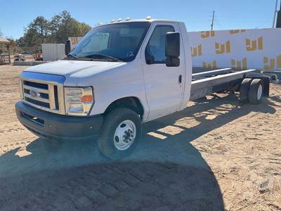 Ford E-450 Cab & Chassis Truck