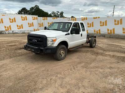 Ford F-250 Cab & Chassis Truck